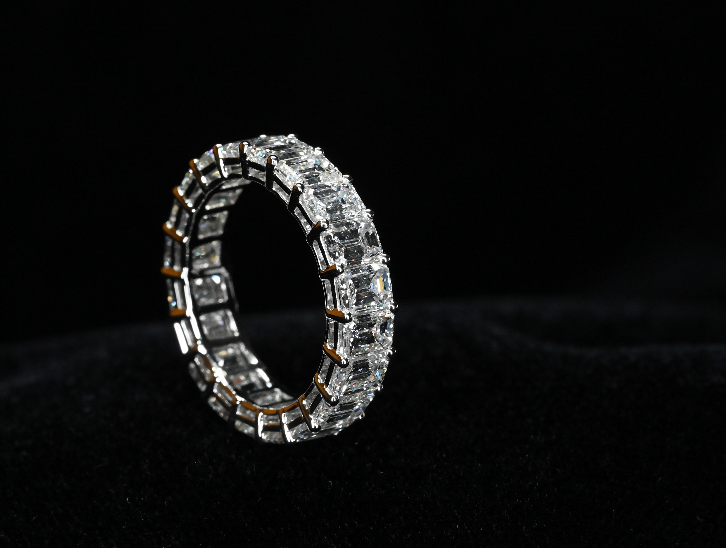 Natural Emerald Cut Diamond Eternity Band thumbnail 3