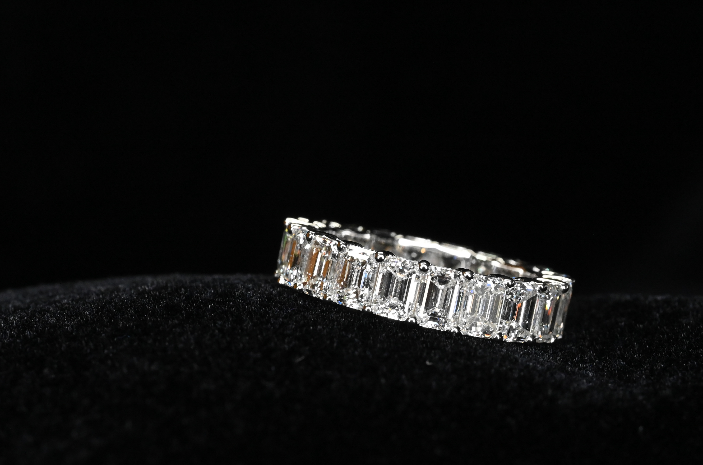 Natural Emerald Cut Diamond Eternity Band thumbnail 4