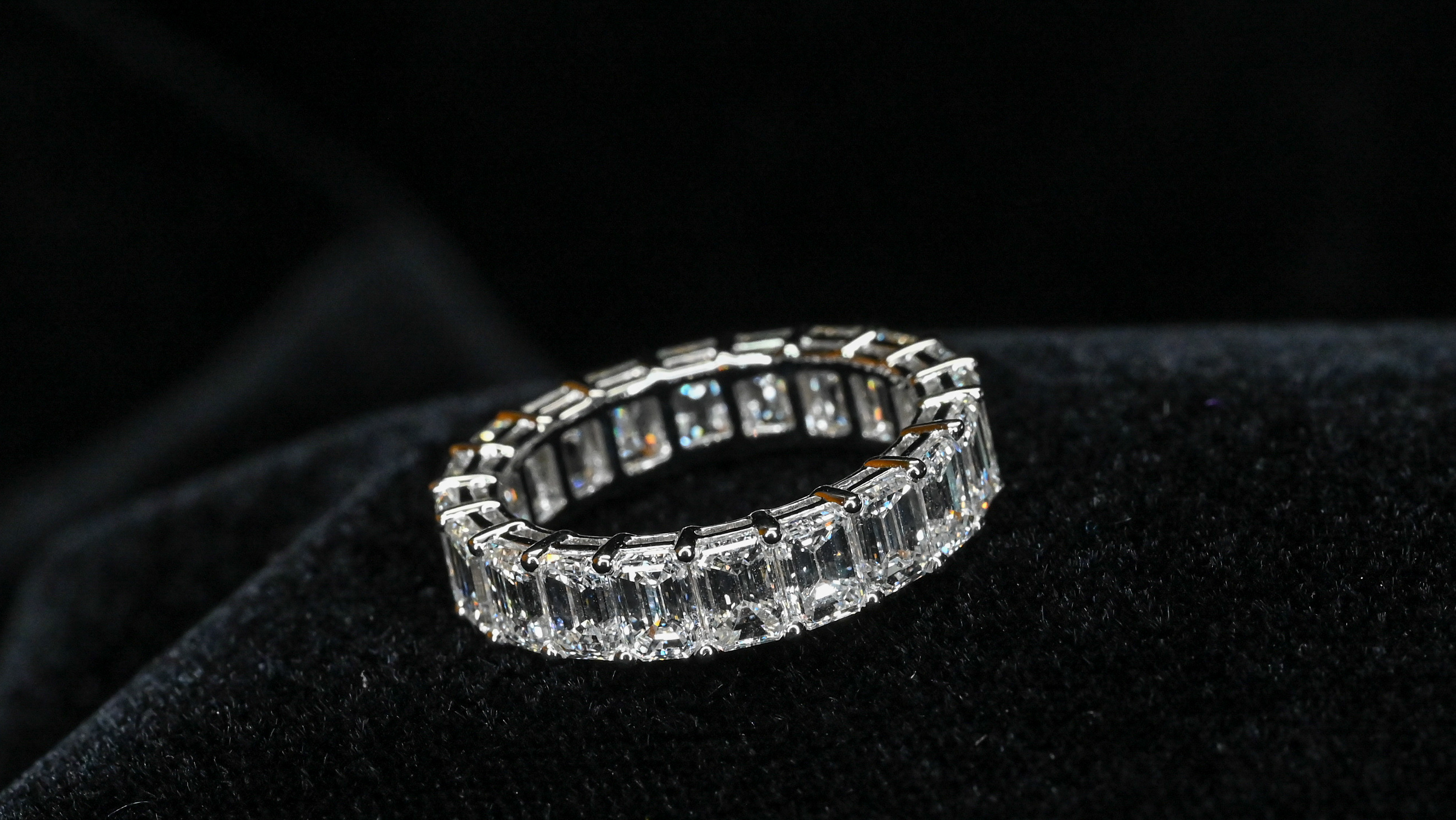 Natural Emerald Cut Diamond Eternity Band thumbnail 6